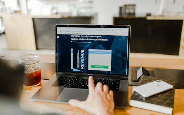 Player reviewing an e-wallet payment on a laptop before a MegaPerya deposit